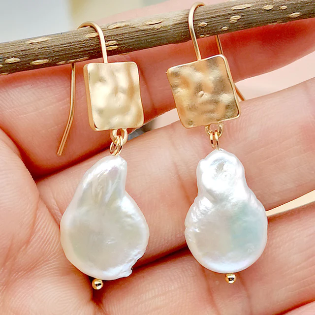 Elegantes Pendientes Barrocos de Oro