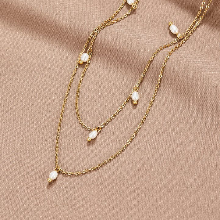 Collar de perlas en capas